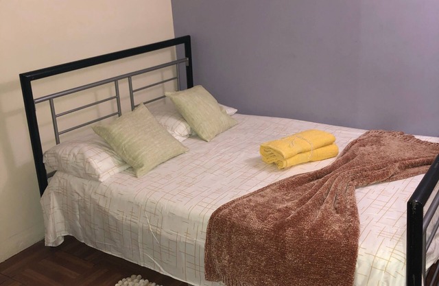 1BR APT IN BORDER QUEENS & BROOKLYN 15 MINTS FROM AIRPORT & CLOSE TO MTA