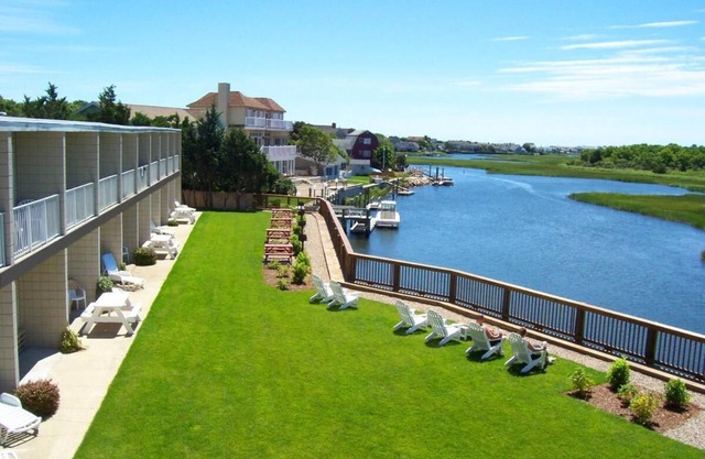 1BR Condo w/Kitchenette & Balcony | Pools Access