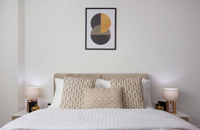 1BR Flat With a Double Bed - New Eton House Residence Slough