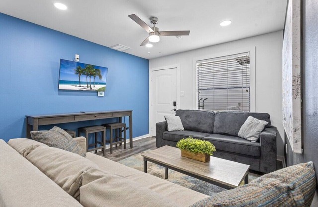 1BR Getaway Sleeps 2 Near Med Center & UH