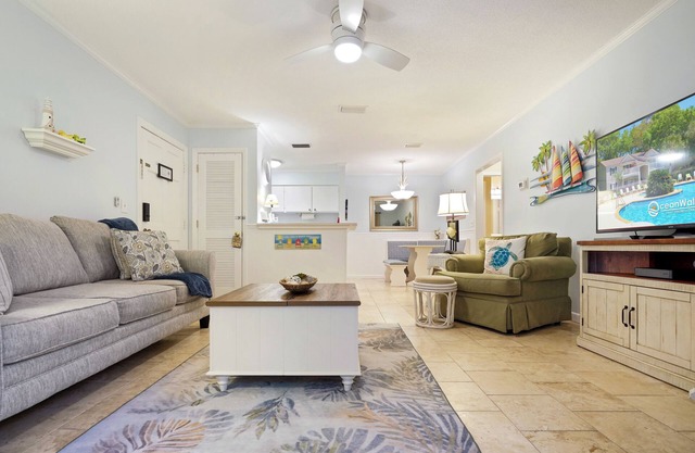 1BR Ground Floor Condo with Screened-in Porch! Steps away from Pool!