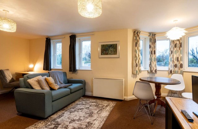 1BR Headington Flat | Central & Free Parking