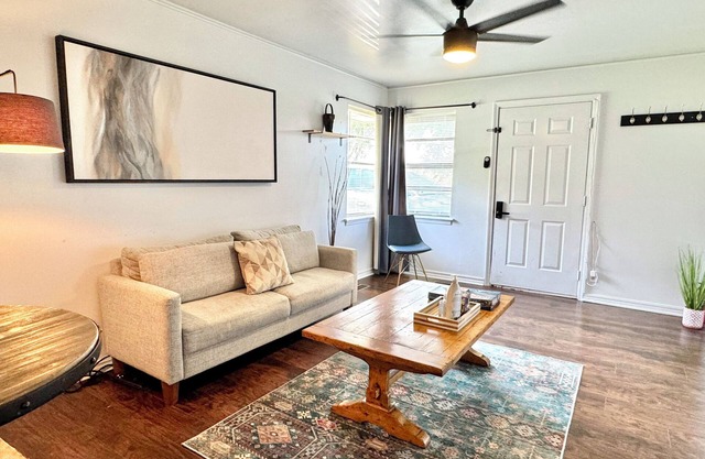 1BR Holiday Escape w/Kitchenette + Queen Bed #37A