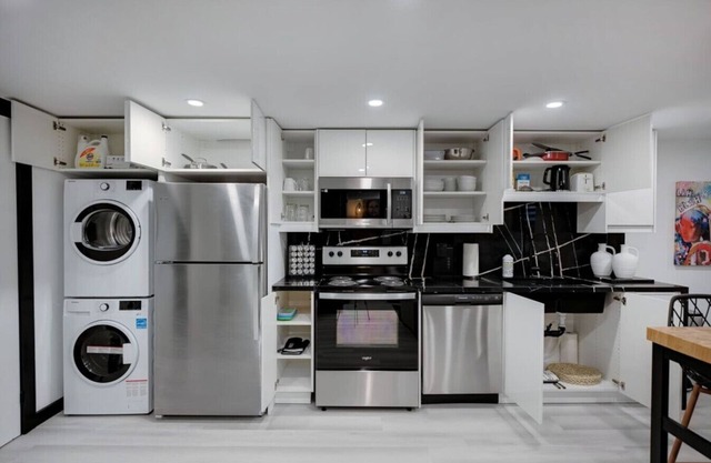 1BR King Bed/Selfie Wall/Large Bathtub/Laundry
