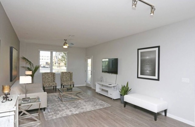 1BR Lux. Apartments Near Facebook Headquarters