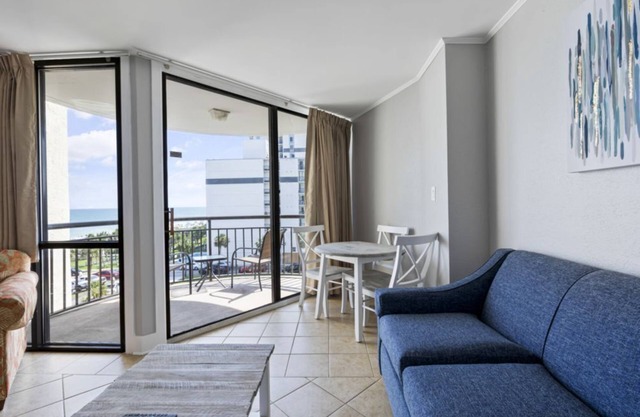 1BR Meridian Plaza Condo | Ocean View 🏊 Pool 🏊