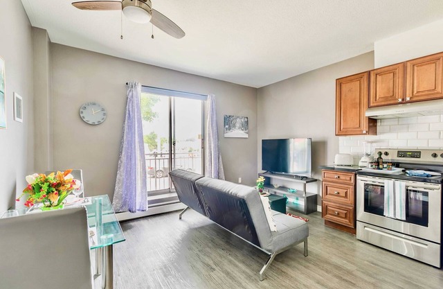 1BR Prime Apartment - King Bed!