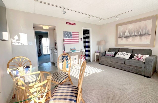 1BR Suite 1 Block Beach/Boards/Fun/Elevator