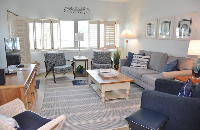1st floor #430 ONLY 6 steps down to pool/beach PERFECT family unit reasonable