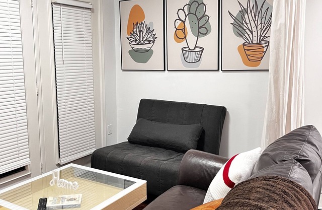 1st Floor Studio Suite Near Hamilton Airport, Mohawk College, St. Joe’s Hospital