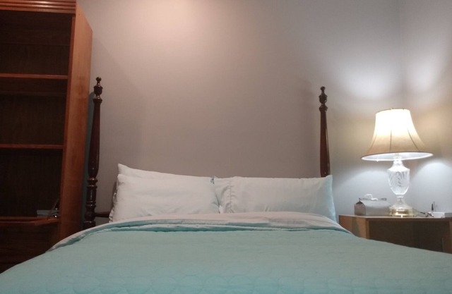 1st Floor Suite, Kitchenette (B)