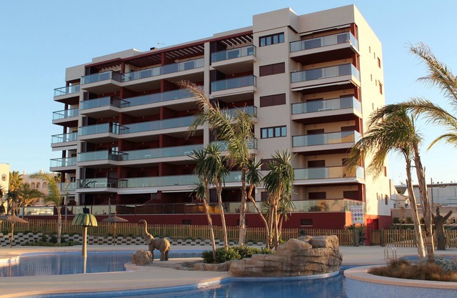 1st line, terrace with sea view and swimming pool For 2 people