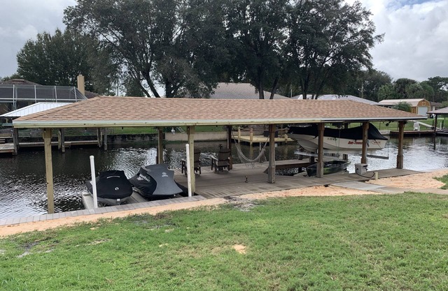 2/2 Waterfront home with access to Lake June