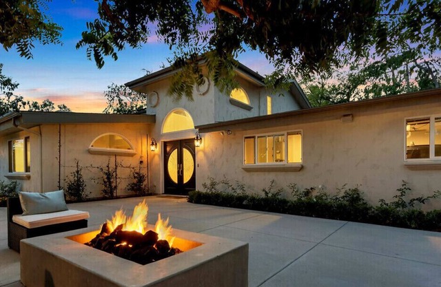 2 Acre Private Resort Style Property w/ Mountain Views and Horse/Walking Trails