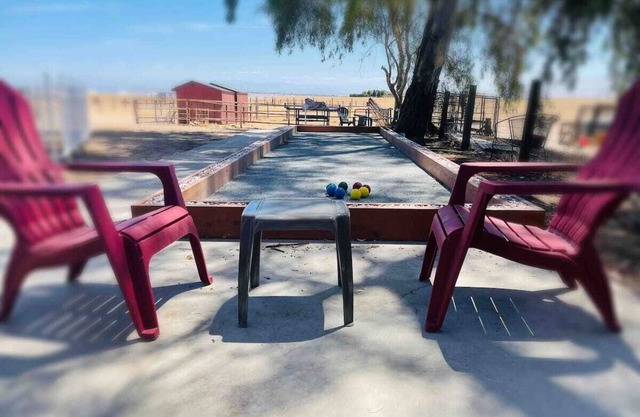 2 Acres with Solar Heated Pool, Heated Spa, Basketball, Ping Pong, Bocce, BBQ