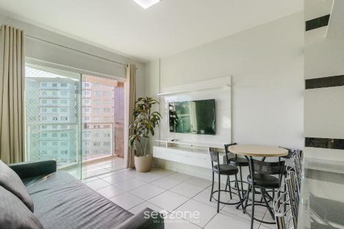 2 B Apt in Building w/Pool near Downtown | ACM0865