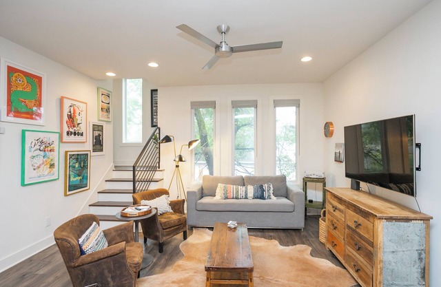 2 Balcony Suites, Private Garage Parking, Dogs Welcome, Near Downtown