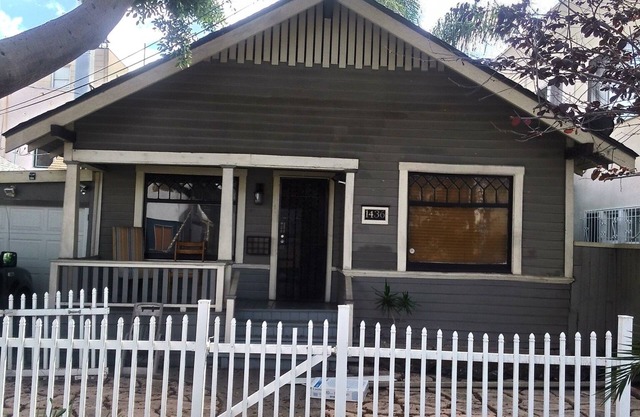 2-bdr home, walk to the beach, mins to the Convention Center & Cruise Terminal