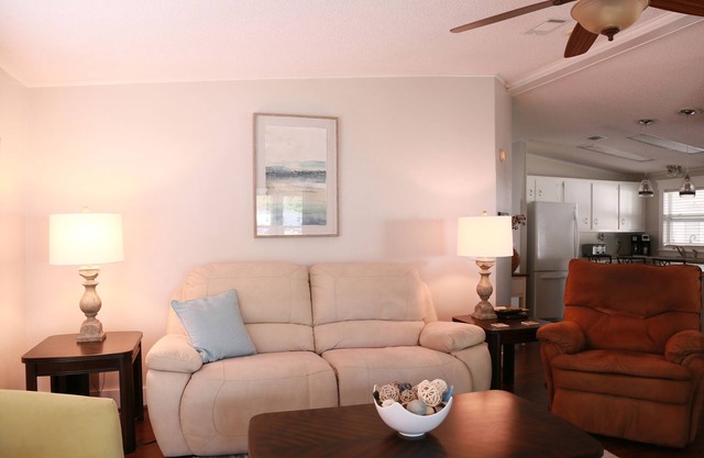 2 bdrm/2 bath in Schalamar Creek's Championship Golf Course Gated Community