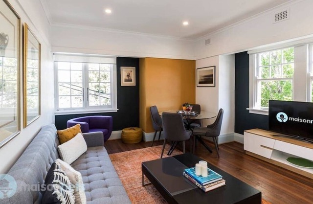 2 Bdrm Art Deco Apt, Stroll To Bondi Junction