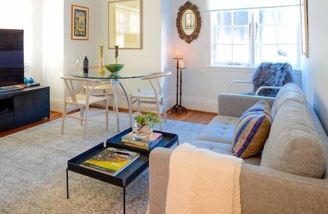 2 Bdrm Art Deco Apt Stroll To Bondi Junction