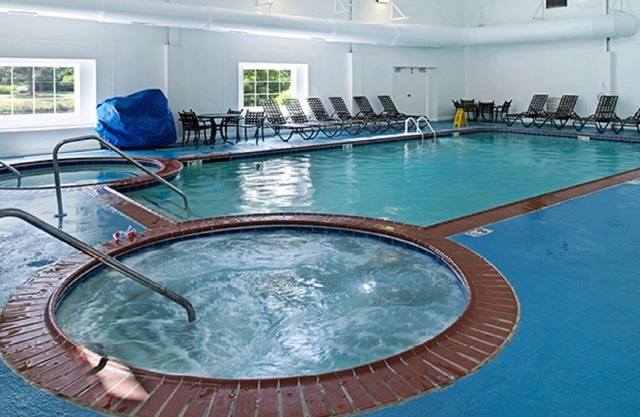 2 BDRM~ HISTORIC POWHATAN RESORT~8 MILES TO SEAWORLD, 6 MILES TO COLONIAL WMSBRG