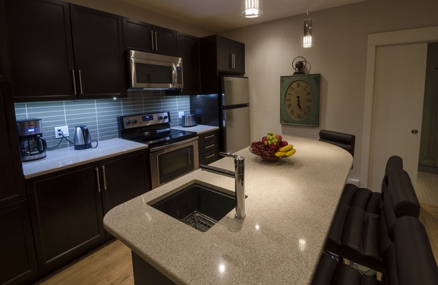 2 BDRM OCEAN/BEACH FRONT ROTATING CONDO!