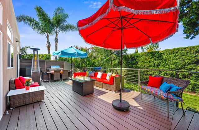 2 Beautiful Coastal Homes | Family Friendly | Yard | CLOSE TO BEACH + LEGOLAND!