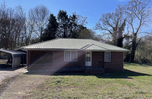 2 Bed 1 Bath Cottage, Full Kitchen, 20 min to Athens or Commerce