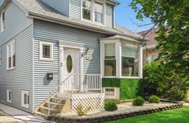 2 Bed / 1 Bath near O'Hare