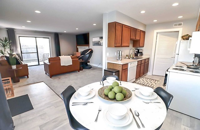 2 Bed,1Bath Massage Chair 5 Guests - South Lincoln