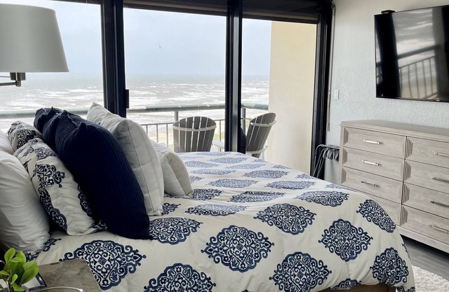 2 bed,2.5 bathOCEAN Front”San Luis Private Condo. Endless Sunsets!Family-sized!