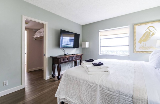 2 Bed, 2 Bath Downtown Lake Worth Villa by Golf Course and Intracoastal