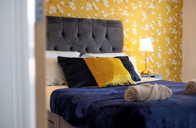 2 Bed 2 Bath | Free Parking | En-suites | WiFi | King Size Beds| Self Check-in