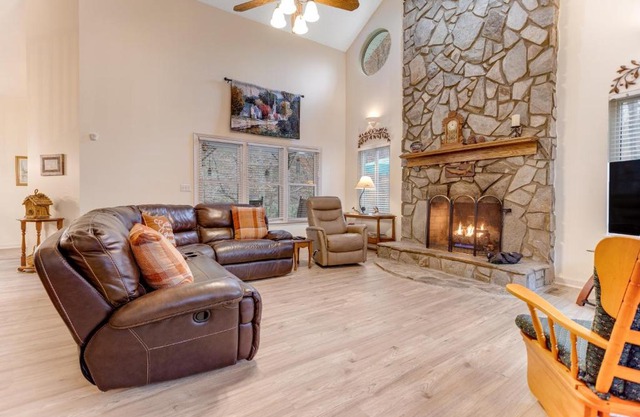 2 Bed 2 Bath Vacation home in Whittier I