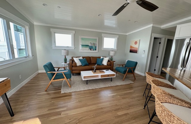 2 bed 2 bath walk to the beach open July20-Aug19