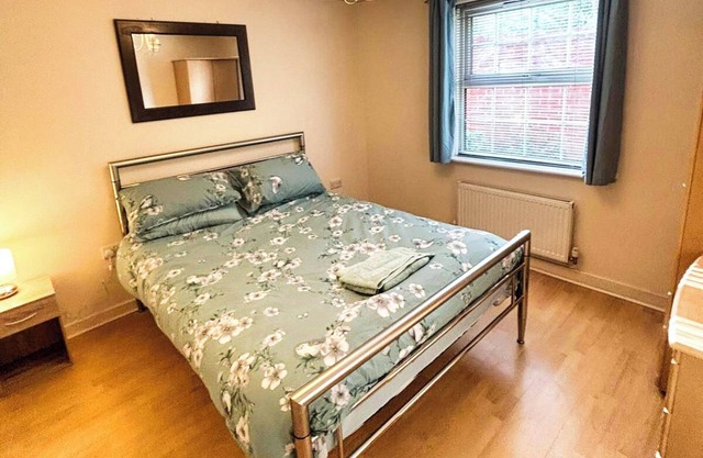 2 Bed Apartment - Sleeps 4 - Parking - Wifi