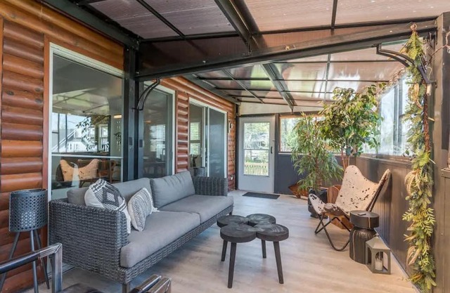 2-Bed Cottage: Rice Lake Haven, Fishing Paradise