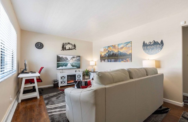 2 Bed Cozy Mountain Themed Oasis