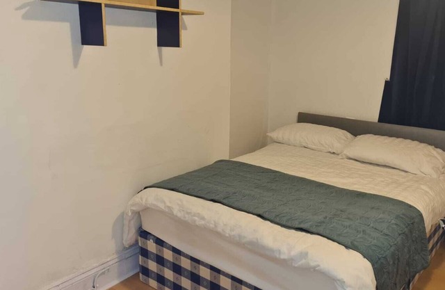2 Bed Flat - Sleeps 3 - Parking - Wifi