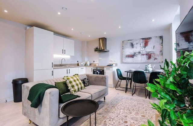 2 Bed Flat | Walk to Leeds City Centre & Arena