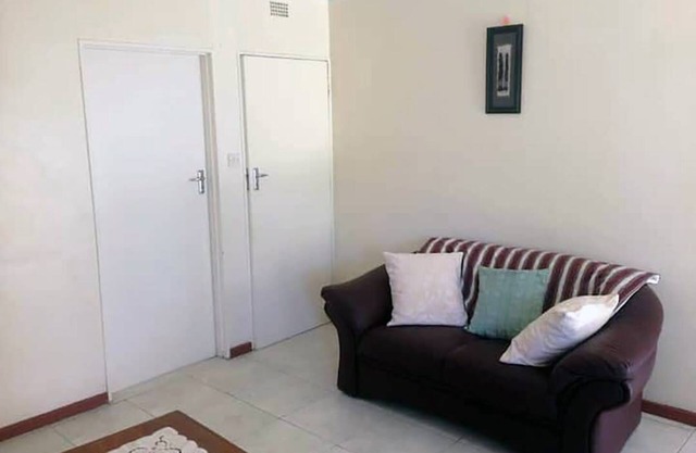 2 bed guesthouse in Mabelreign - 2012