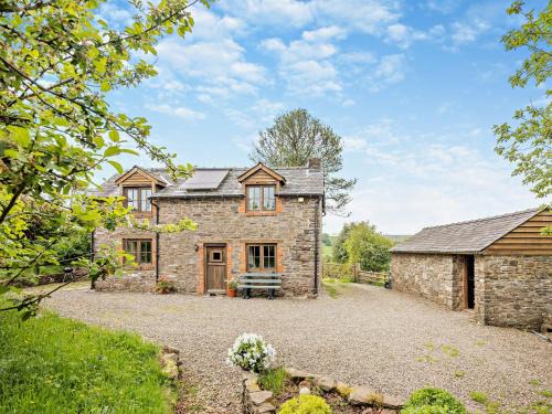 2 Bed in Clun 95107