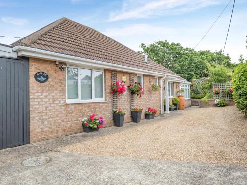 2 Bed in Colwell Bay IC013