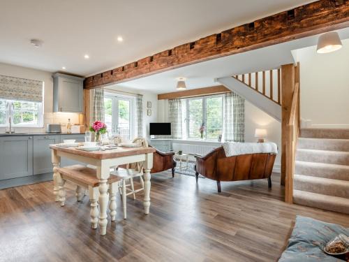 2 Bed in Godshill 96127