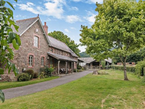 2 bed in Pencelli BN281