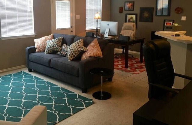 2-Bed Rm Townhouse - Houston (Humble/IAH)