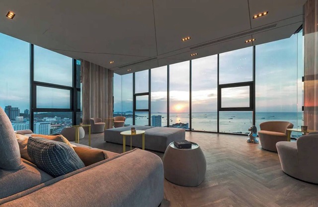 2 Bed Room, Large Living Room at Central Pattaya