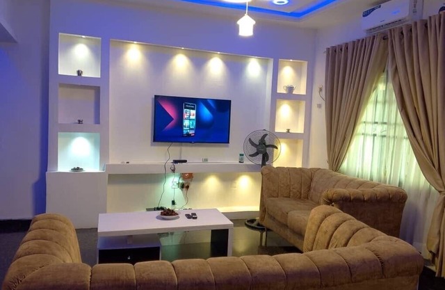 2 Bed-Sleeps 4-Free Parking-AirCon