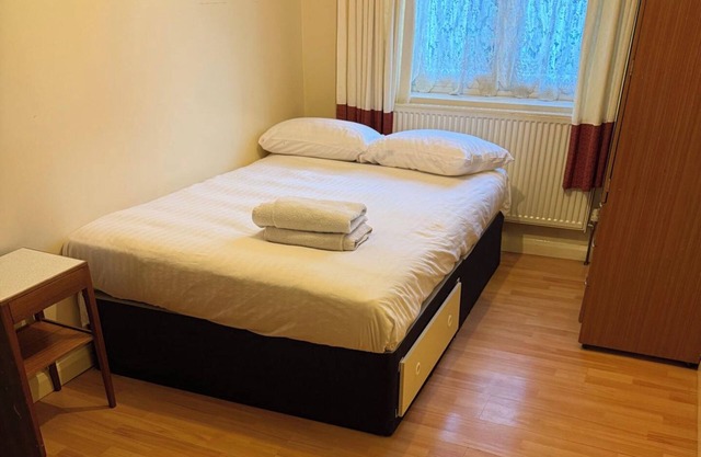 2 bed-Sleeps 4-Private Patio-Pets-Near Heathrow